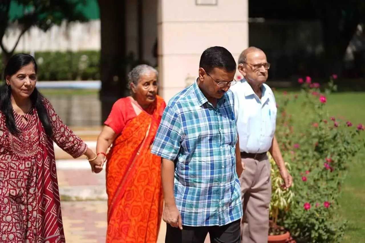 सीएम हाउस छोड़ नए आवास में पहुंचे पूर्व मुख्यमंत्री केजरीवाल